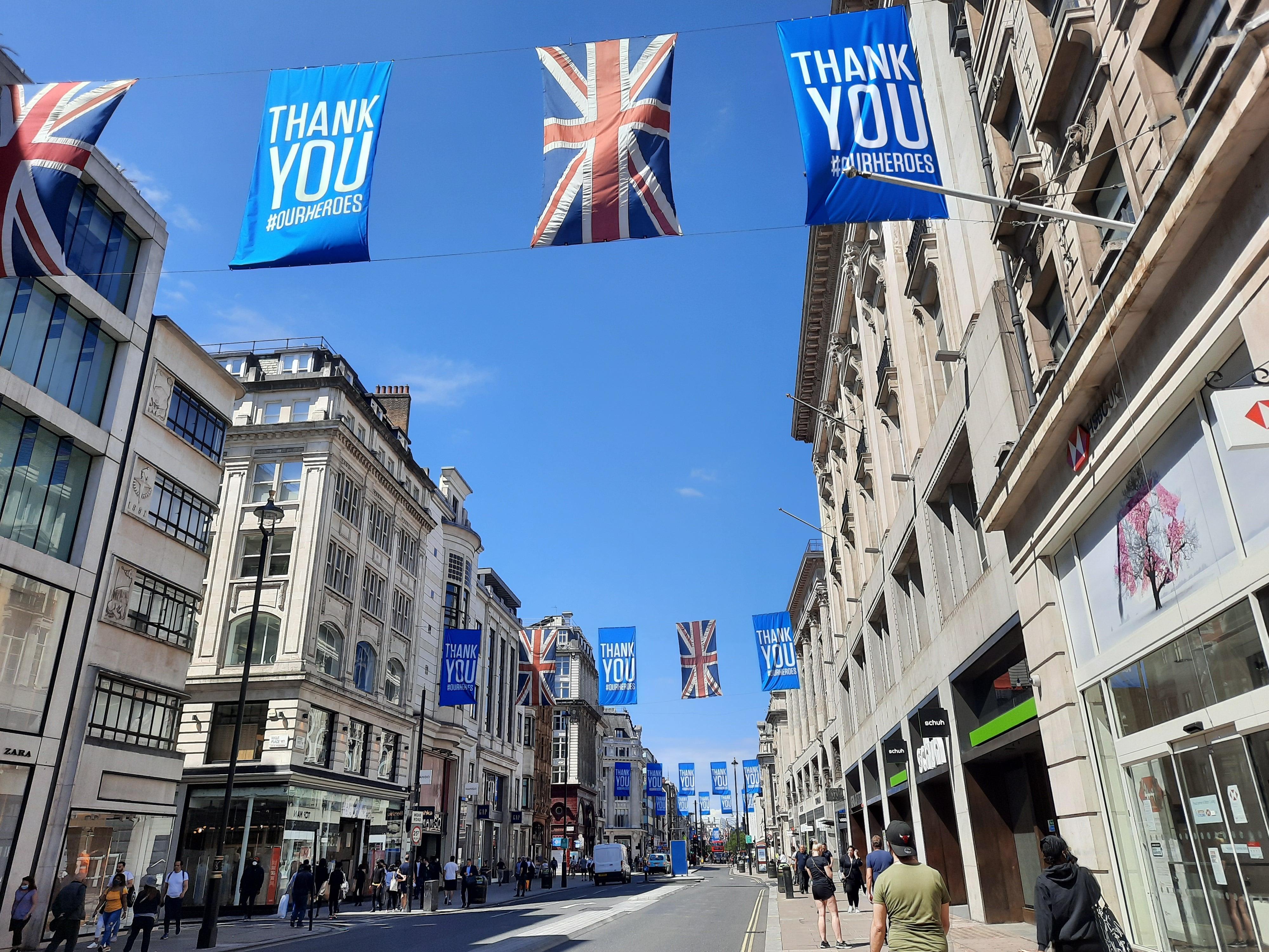 포스트록다운…영국 매장들 드디어 오픈!!