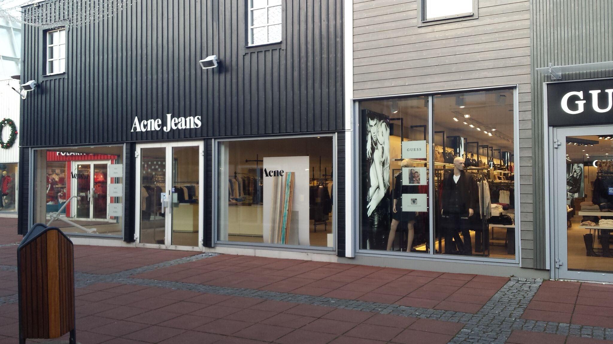 Fashion Discount Outlets; The Open Secret